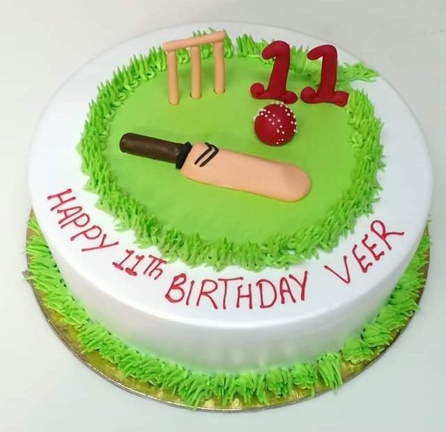 Cricket Lover Cake | bakehoney.com